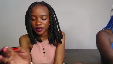 Snapshot of hot_petite1 chatting on December 14, 10:07 pm Hot petite online show from December 14, 10:07 pm