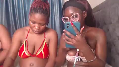 Snapshot of hot_petite1 chatting on October 18, 10:22 pm Hot petite online show from October 18, 10:22 pm