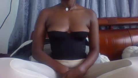 hotieoliebony online show from April 27, 8:33 am