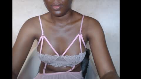 hotjessie0 online show from December 16, 6:08 am