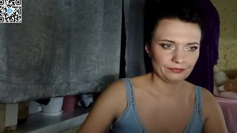 hotmamaqueen234 online show from April 16, 9:39 pm