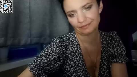 hotmamaqueen234 online show from June 8, 1:28 am