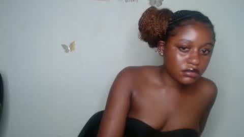 Snapshot of hottie_ebonie chatting on October 30, 11:50 pm Ella online show from October 30, 11:50 pm