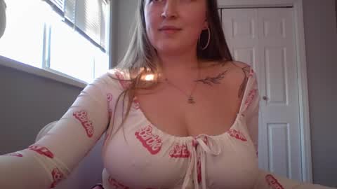 hotwifelili online show from April 13, 10:10 pm