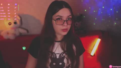 Mia online show from October 22, 4:45 pm