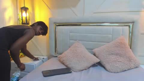 Snapshot of huddah_cam chatting on February 20, 11:31 am huddah online show from February 20, 11:31 am