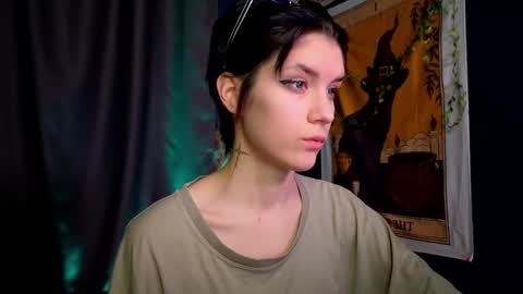 Hyeon Jin online show from January 4, 8:16 pm