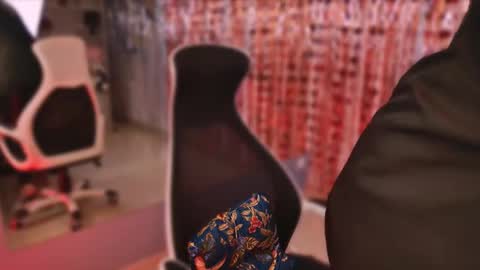 hyileyclark online show from February 6, 9:23 am