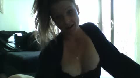 iamkeri online show from December 15, 6:13 pm