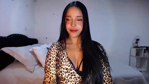 Snapshot of iamroxanne chatting on October 14, 3:31 am Camila online show from October 14, 3:31 am