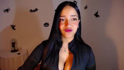 Snapshot of iamroxanne chatting on October 26, 3:35 am Camila online show from October 26, 3:35 am