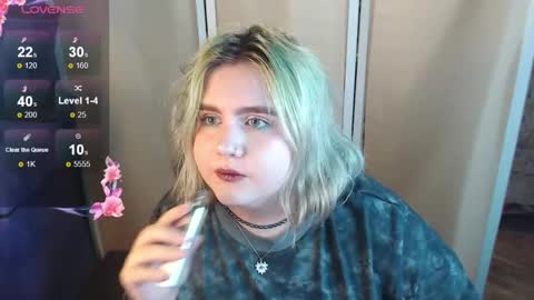 Snapshot of ice_baby01 chatting on October 12, 8:55 pm Alice Bunny666 online show from October 12, 8:55 pm