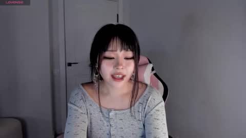 Hitomi   online show from November 14, 8:25 am