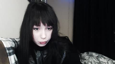 iiiiiiis online show from January 7, 11:19 pm