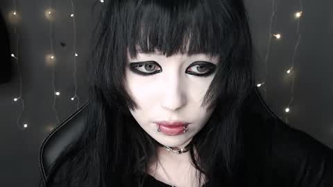 iiiiiiis online show from April 16, 9:39 pm