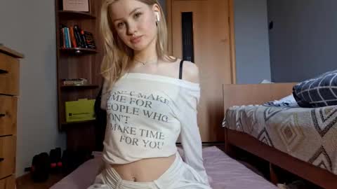 ShyLuna online show from March 21, 8:19 am