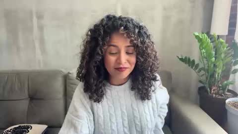 Snapshot of illaroom chatting on December 10, 7:22 pm Kloe online show from December 10, 7:22 pm