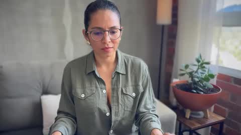 Snapshot of illaroom chatting on October 14, 8:00 pm Kloe online show from October 14, 8:00 pm