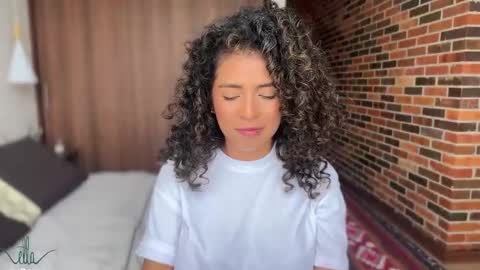 Snapshot of illaroom chatting on December 5, 8:33 pm Kloe online show from December 5, 8:33 pm