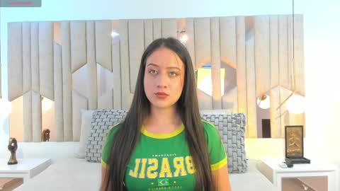 Snapshot of im_caro chatting on December 11, 5:00 am Caro online show from December 11, 5:00 am