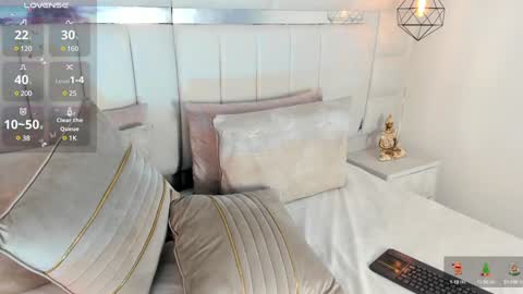 DAHLIA online show from December 3, 9:34 pm