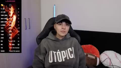 Laia online show from December 5, 1:05 am