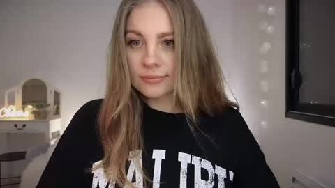 ImKeira online show from March 9, 7:59 pm