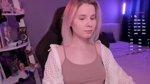 Mia online show from March 14, 11:11 am