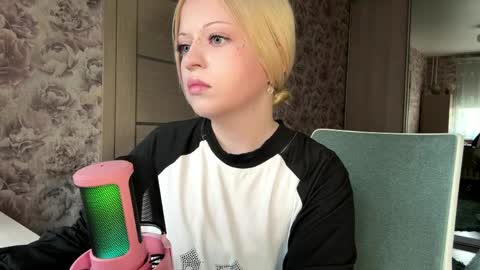 Lola online show from March 27, 12:06 pm