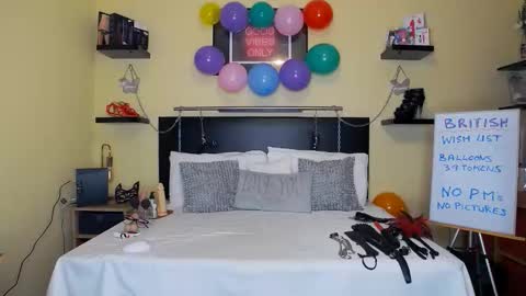 inannalove online show from October 25, 9:39 am