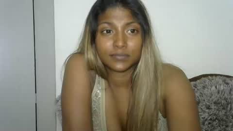 indianqtpie6 online show from September 26, 7:33 pm