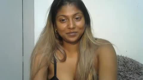 indianqtpie6 online show from February 18, 6:51 pm