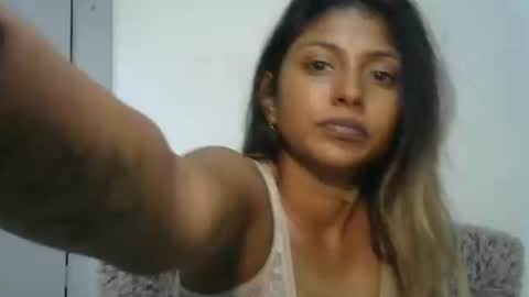 indianqtpie6 online show from May 15, 6:27 am