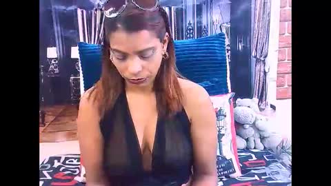 indiansexyass4u2luv online show from May 21, 9:40 am