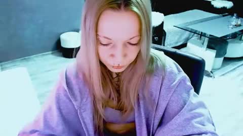 Snapshot of inesdesire chatting on October 17, 7:22 am InesDesire online show from October 17, 7:22 am