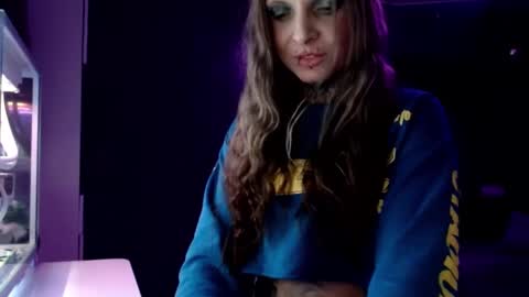 Snapshot of inesdesire chatting on January 28, 7:00 pm InesDesire online show from January 28, 7:00 pm