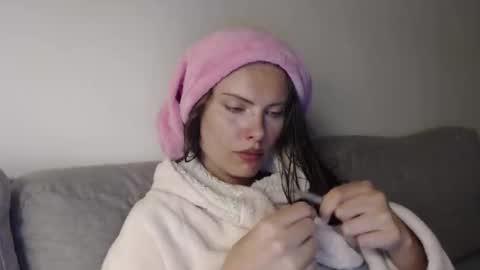 Sweet girl online show from April 25, 9:23 pm