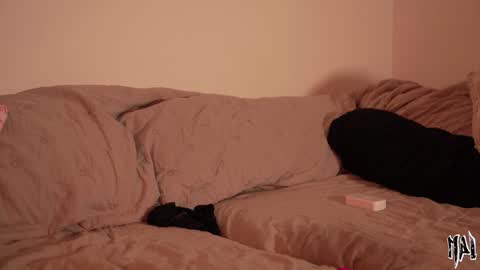 Snapshot of informal_ chatting on September 19, 12:09 am MAL ---  online show from September 19, 12:09 am