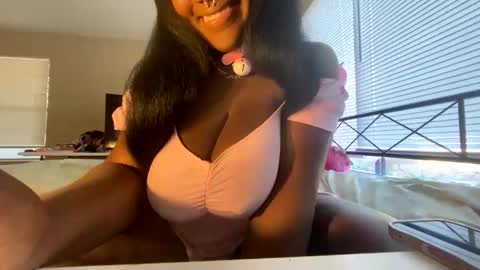 Lola online show from February 4, 3:48 pm