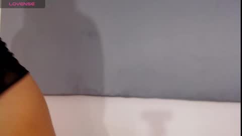 Instagram iris caprice online show from December 16, 2:57 am