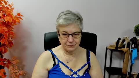 Snapshot of iris_xdesire chatting on October 21, 6:17 am I R I S online show from October 21, 6:17 am