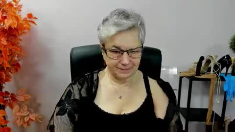 Snapshot of iris_xdesire chatting on October 27, 7:26 am I R I S online show from October 27, 7:26 am
