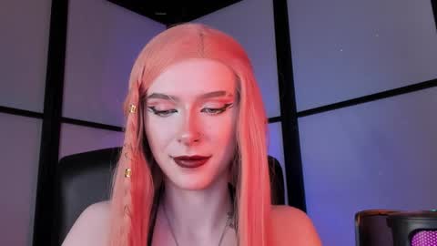 Snapshot of irisice chatting on December 5, 10:01 am Miss Iris Fansly Miss Iris new inst.  online show from December 5, 10:01 am