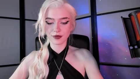 Snapshot of irisice chatting on January 26, 8:23 pm Miss Iris Fansly Miss Iris new inst.  online show from January 26, 8:23 pm