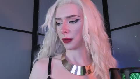 Snapshot of irisice chatting on January 5, 10:40 pm Miss Iris Fansly Miss Iris new inst.  online show from January 5, 10:40 pm