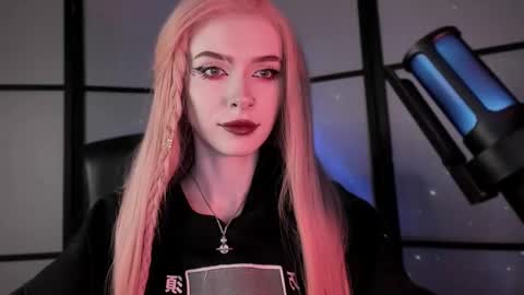Snapshot of irisice chatting on February 9, 5:29 am Miss Iris Fansly Miss Iris new inst.  online show from February 9, 5:29 am