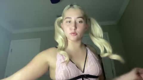 Irispink1 online show from December 22, 11:08 pm
