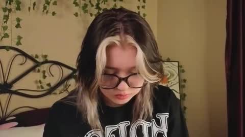 I am Cutie Iris3 online show from October 29, 7:45 am