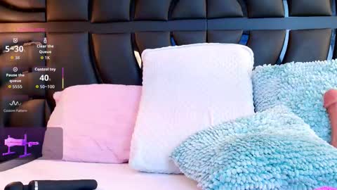 Iris online show from December 13, 7:40 pm