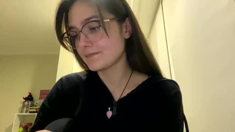 irisss31 online show from April 12, 6:43 pm